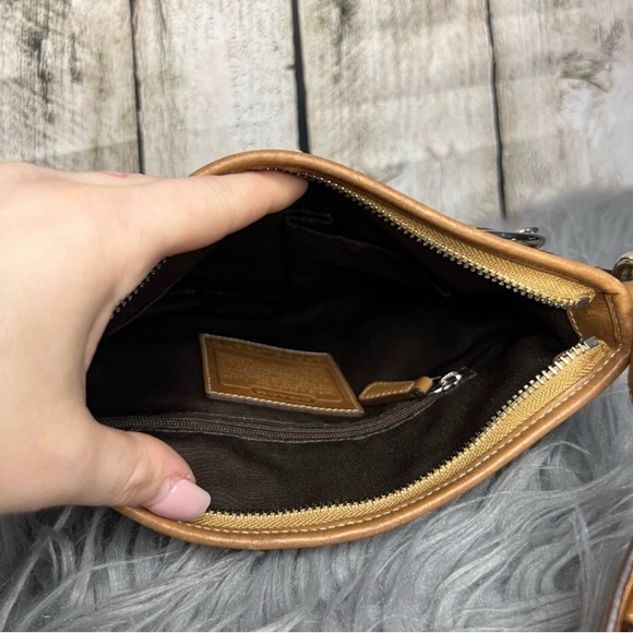 EUC BROWN AND TAN COACH SHOULDER BAG - Picture 9 of 10